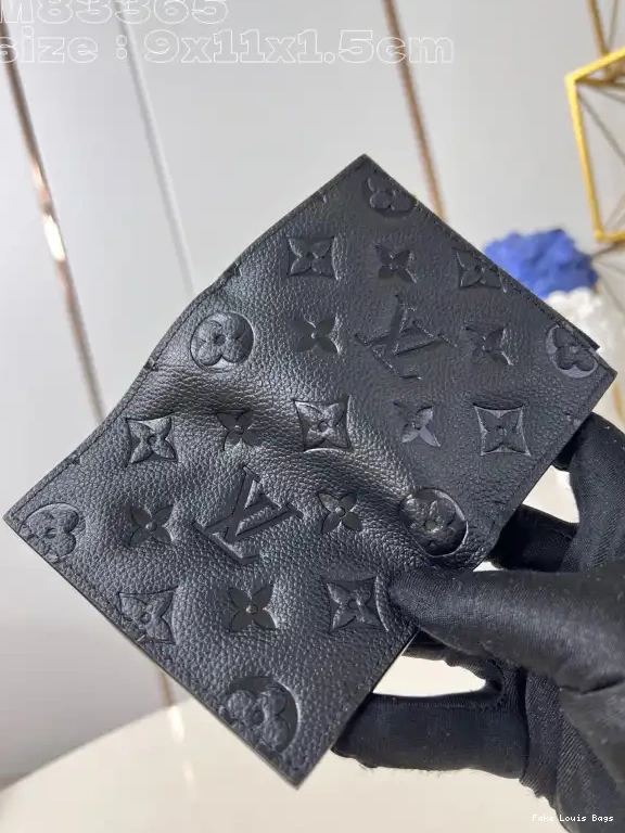 Eliminating the middleman and passing on savings to you. With massive production and tax-free benefits 9*11.5*1.5CM - VUITTON Wallet LOUIS Lisa 0422